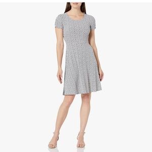 Lark & Ro Floral Navy & White Short Sleeve Shift Dress, Size 16